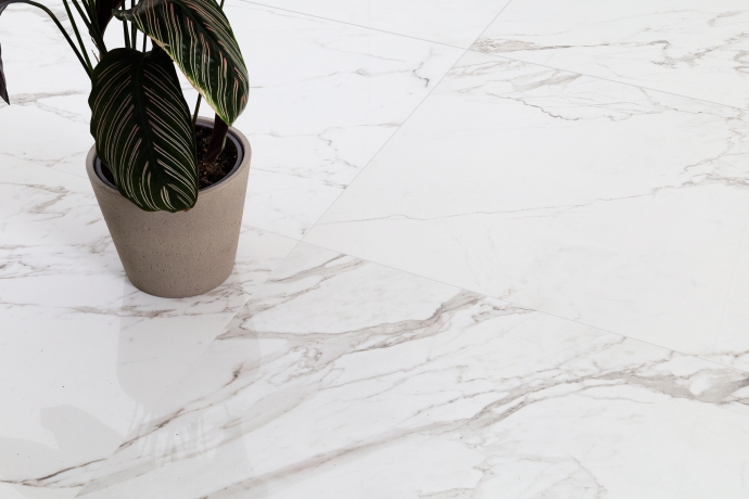 Glossy Statuario marble with grey veins