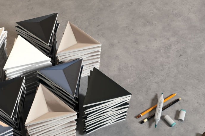 Triangular tiles - Mix black 3d and white