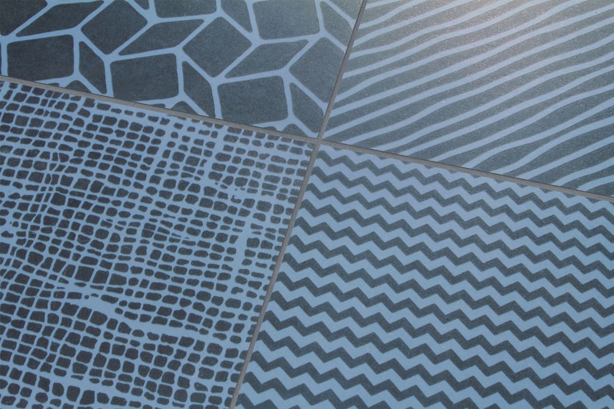 Fliesen mit geometrischen Mustern - Mischung aus Schwarz und Blau