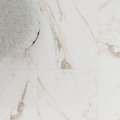 Calacatta Elfenbein mit grau-beigen Adern