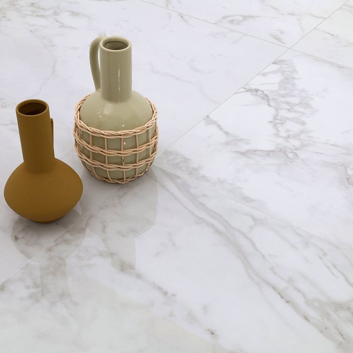 Marble effect tiles - White melange