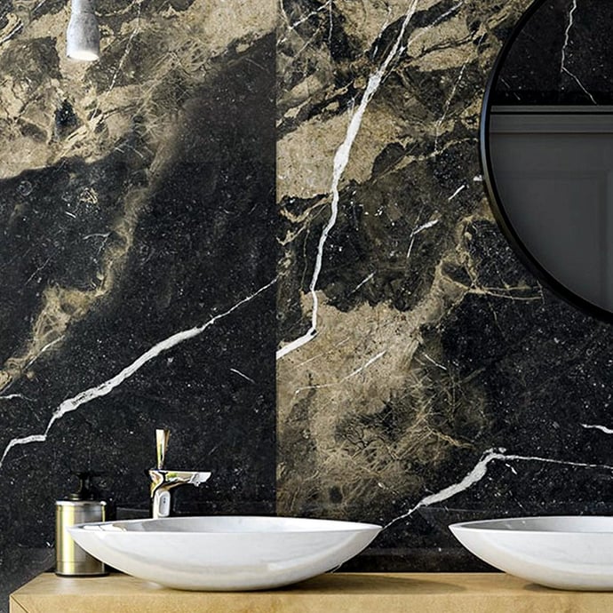Marbre brillant noir avec veines beiges
