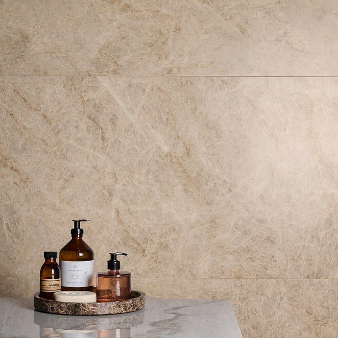 Glänzende große Platten aus Royal Beige Marmor
