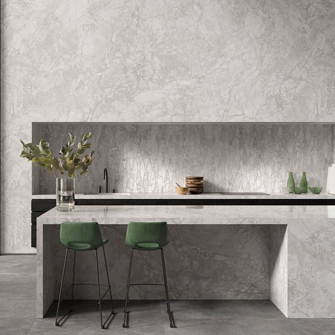 Glänzende große Platten aus Royal Silber Marmor