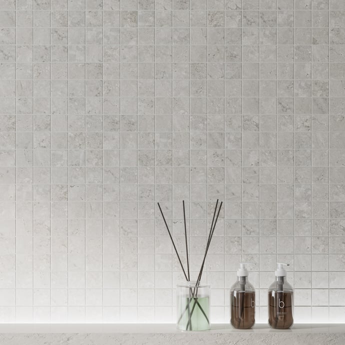 Zeitgenössischer Grauer Crosscut Travertin Mosaik
