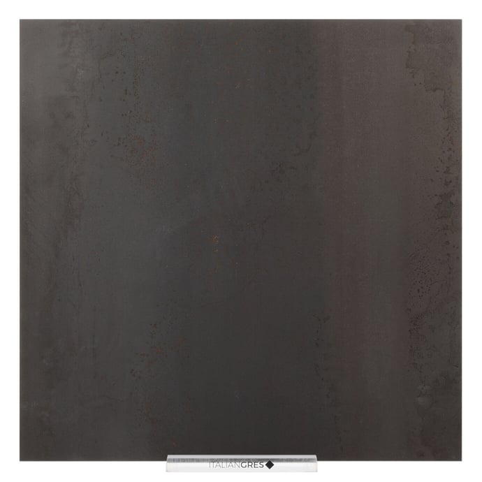 Leicht oxidiertes schwarz Metall