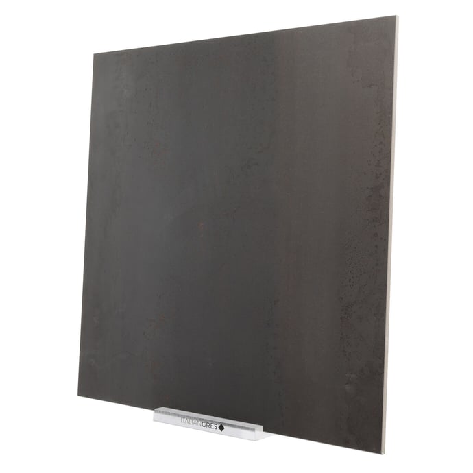 Leicht oxidiertes schwarz Metall