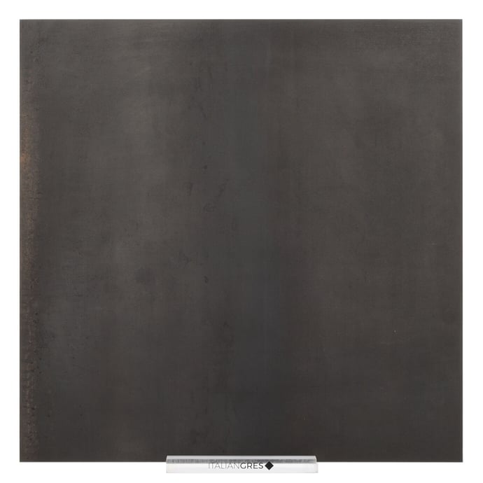 Leicht oxidiertes schwarz Metall