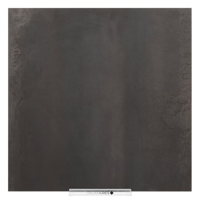 Leicht oxidiertes schwarz Metall