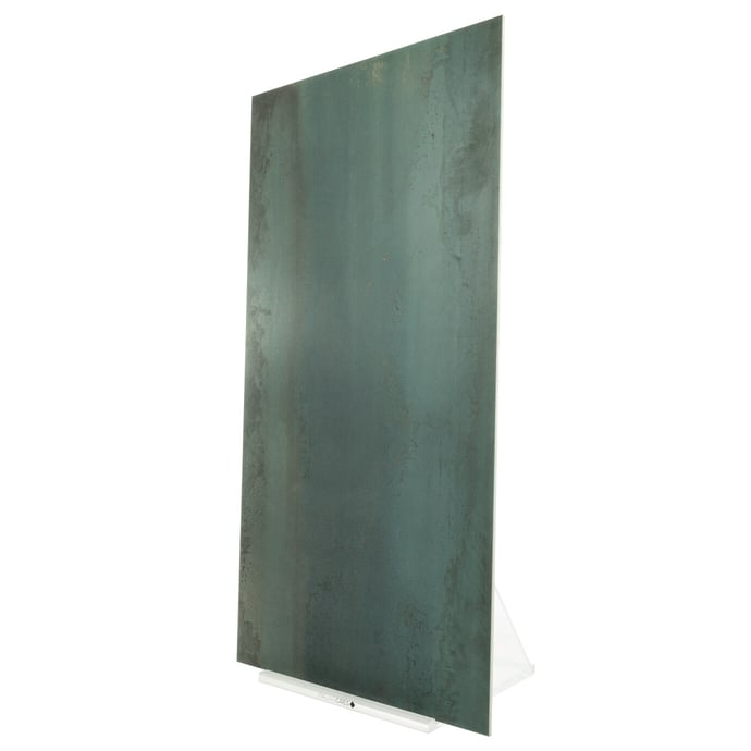 Leicht oxidiertes grün Metall