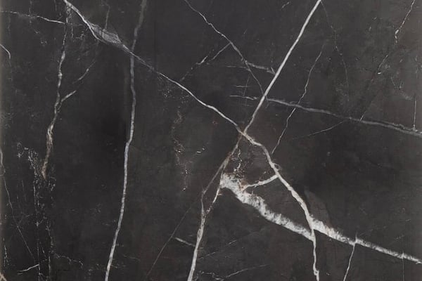 Élégance Calacatta Noire - Marbre Brillant