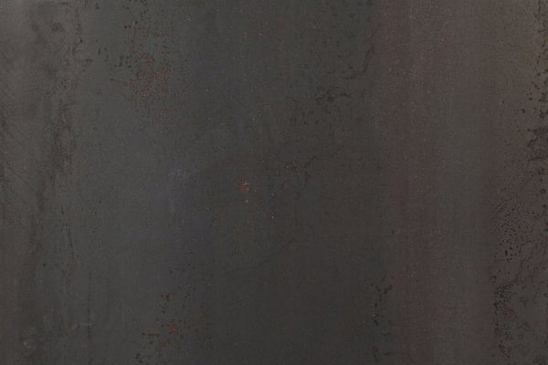 Leicht oxidiertes schwarz Metall